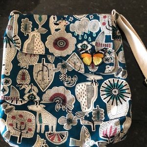 It’s a cute summer over the shoulder bag